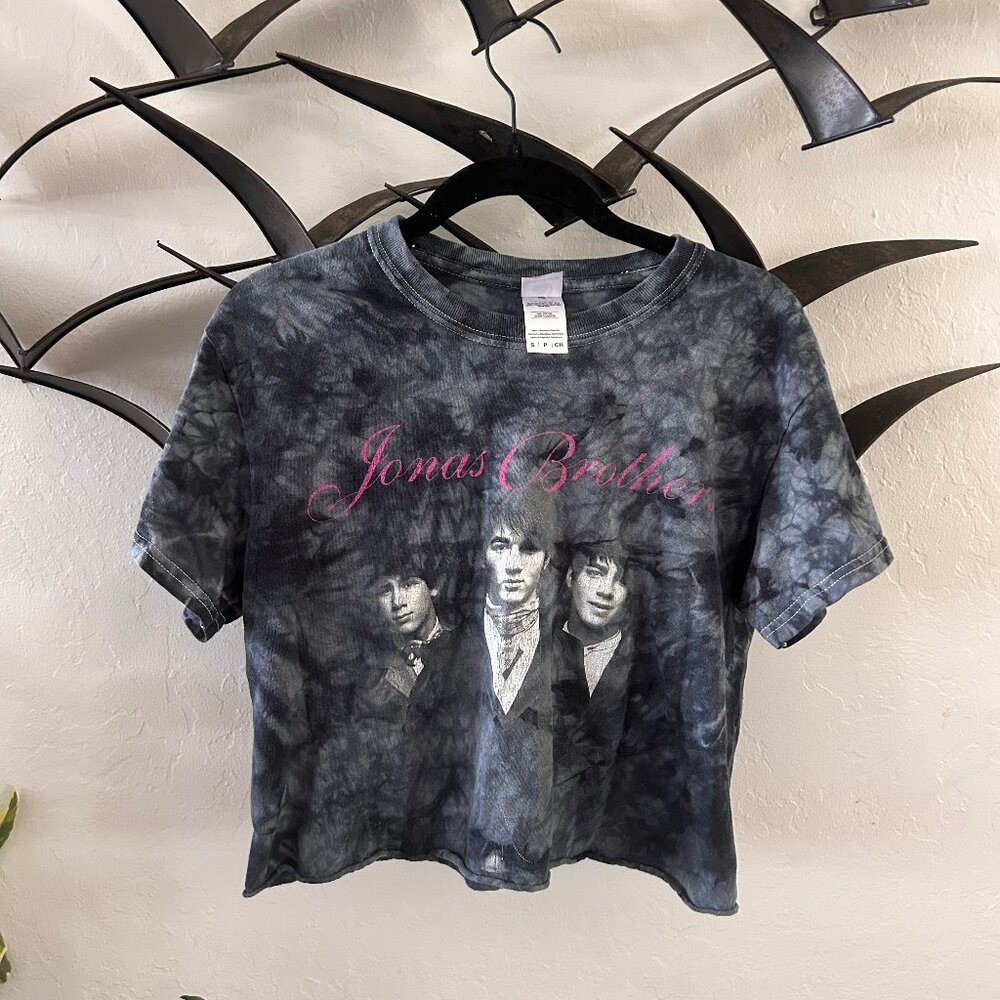 Cropped Jonas Brothers Tshirt